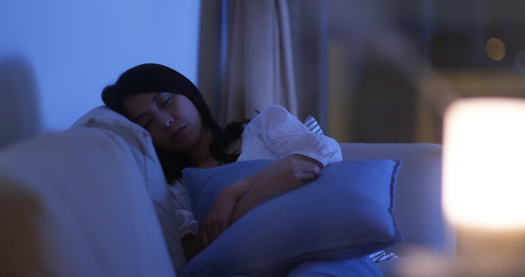 prise de poids femmes dormir lumière lampe télé étude scientifique