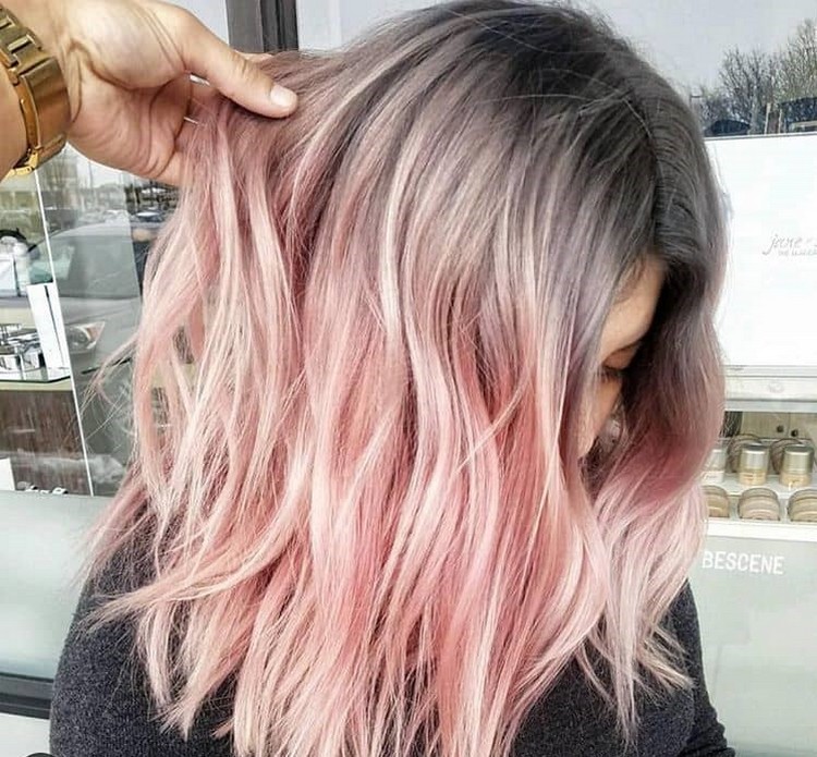 rose pastel smoky cheveux ombré tendance 2021