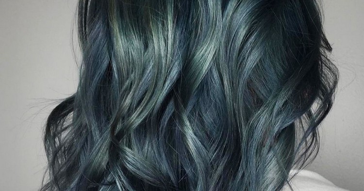 smokey hair en nunaces bleu-vert superbes pour brunettes