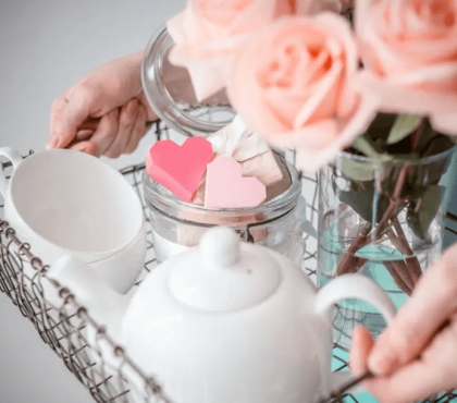 surprise saint valentin pot biscuits bouquet roses