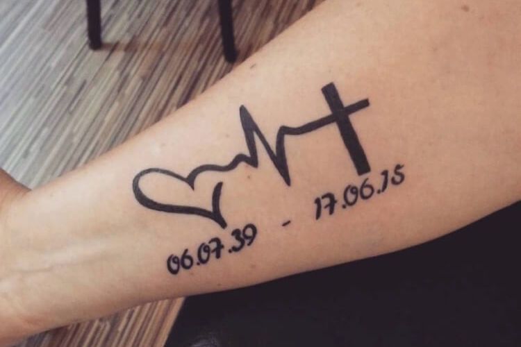 Tatouage battement de cœur : sens cachés et designs modernes