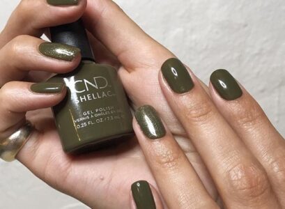 tendances vernis ongles 2021 vert cargo ongles courts