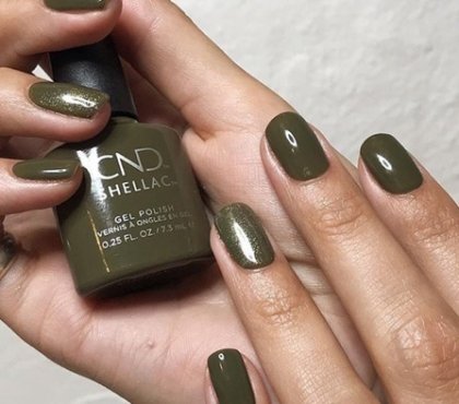 tendances vernis ongles 2021 vert cargo ongles courts