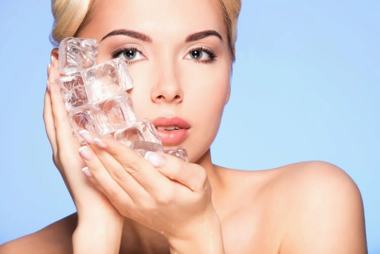 traitement acné visage adulte appliquer glaçons