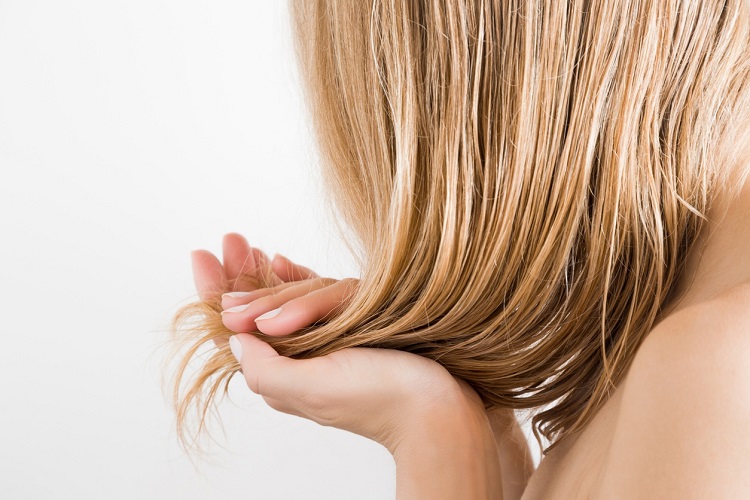 utiliser un soin sans rinçage apres shampoing pour avoir des cheveux sains