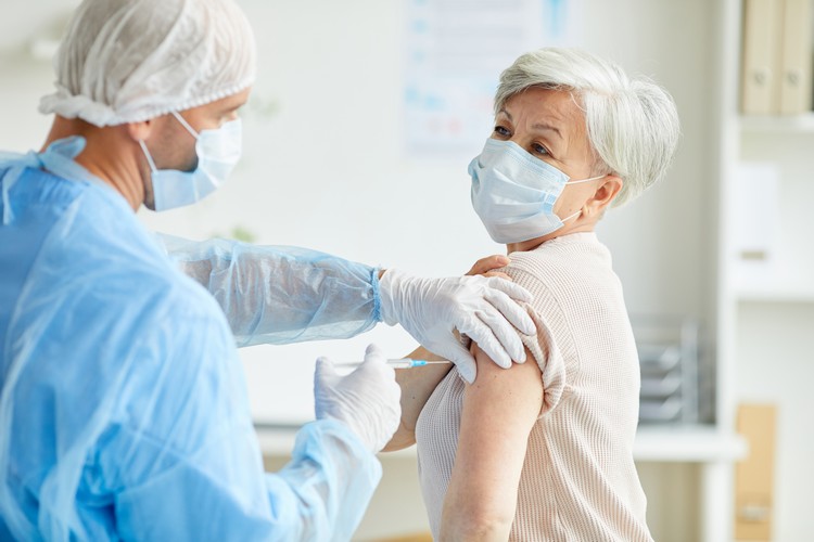 vaccination anti-coronavirus France lenteur de la campagne nouvelle mutation stratégie du gouvernement