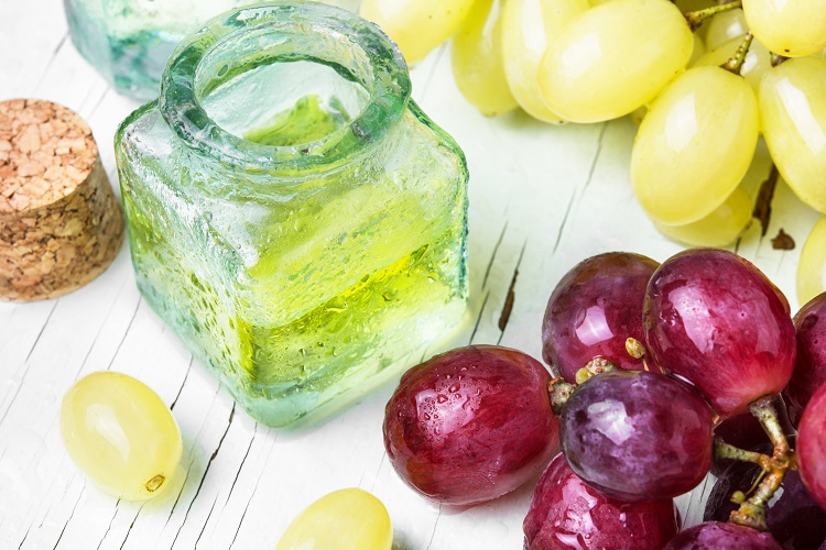 L’huile de pépins de raisins – composition, utilisation et bienfaits de ce liquide nutritif