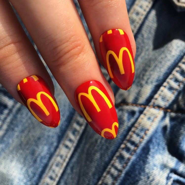 Pourquoi ne pas miser sur un dessin d'ongles coloré de McDonalds