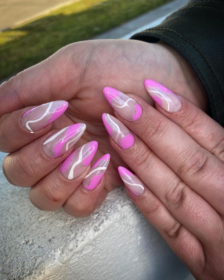 abstract nail art in pink and white manucure bicolore abstrait