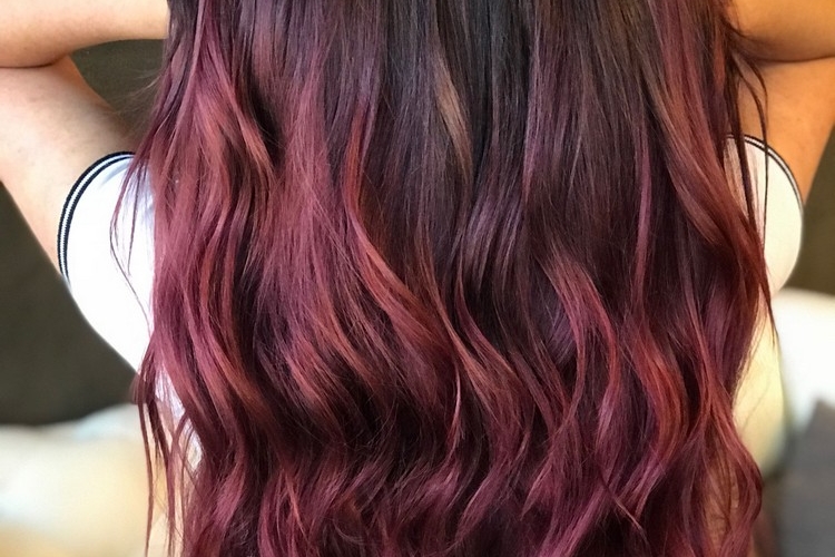 Balayage sur cheveux noirs - quelles sont les nuances à adopter