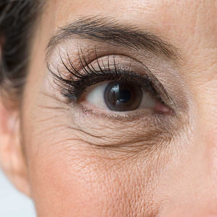 conseils maquillage yeux femmes matures 50 60 ans