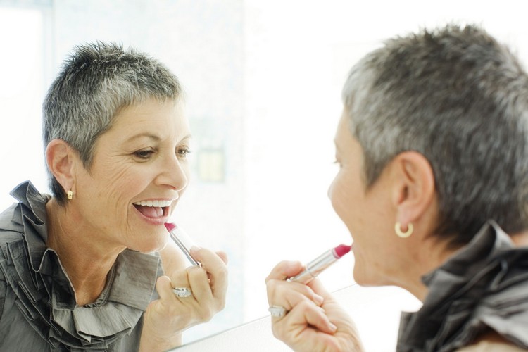 conseils étapes suivre maquillage lèvres femmes 50 60 ans