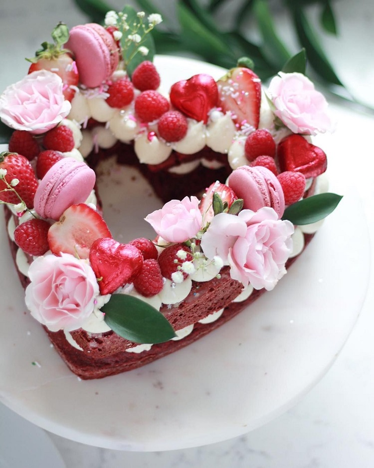 gateau en coeur façon number cake pour la saint valentin gâteau d'anniversaire romantique