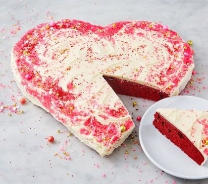 gâteau rouge velours forme coeur pour la saint valentin