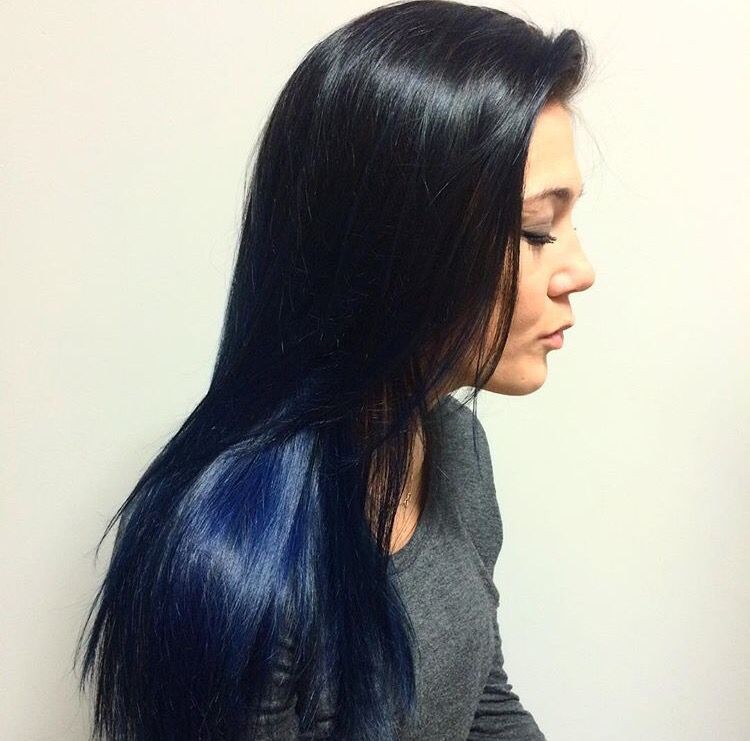 idée chic balayage bleu sur cheveux noirs colorés