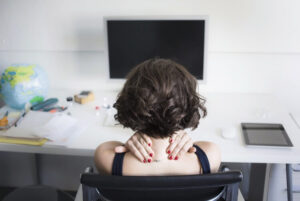 mal de nuque quels exercices d'étirement et de renforcement