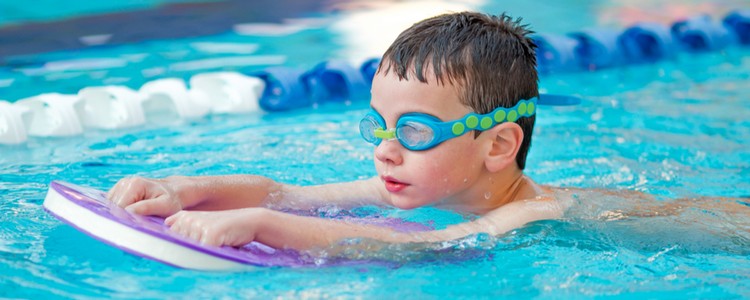nager avantages activités physiques aérobiques pour enfants natation