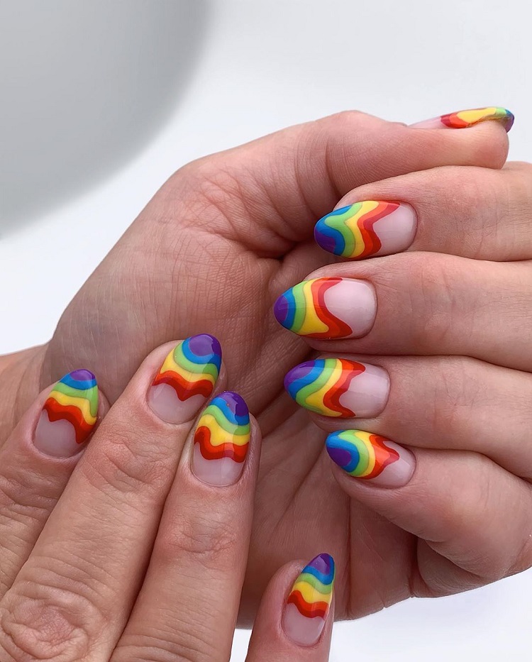 nail art hype en couleurs pop