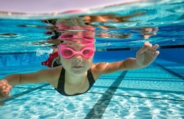 natation bienfaits activités physiques aérobiques pour enfants nager