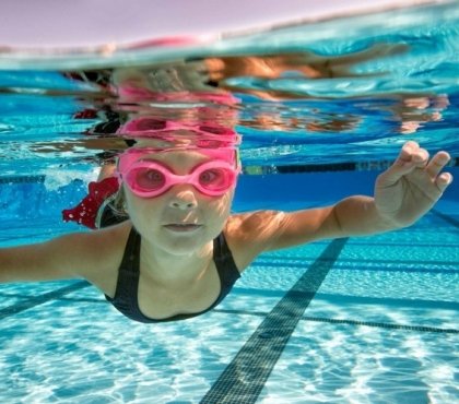 natation bienfaits activités physiques aérobiques pour enfants nager