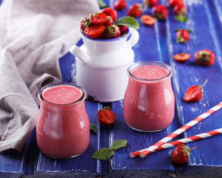 perte de poids fraises propriétés minceur nutriments fibres alimentaires smoothie petit-déjeuner