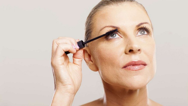 quel mascara maquillage yeux femmes matures 50 60 ans