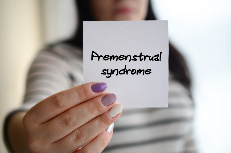 soulager le syndrome prémenstruel naturellement trucs et astuces éliminer le stress prendre des vitamines