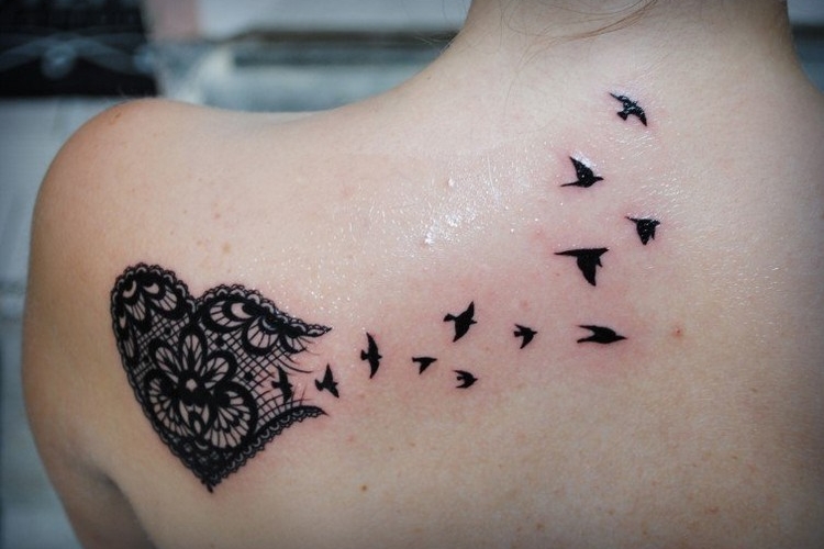 Tatouage cœur brisé - 30+ dessins magnifiques en styles variés