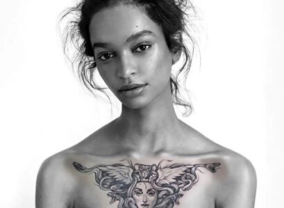tatouage meduse gorgone poitrine femme