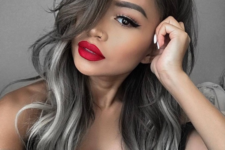 Balayage sur cheveux noirs - quelles sont les nuances à adopter