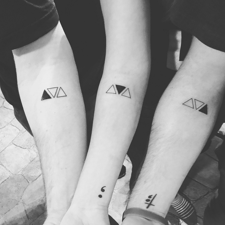triplets tattoo motifs géométriques triangle fiminin masculin
