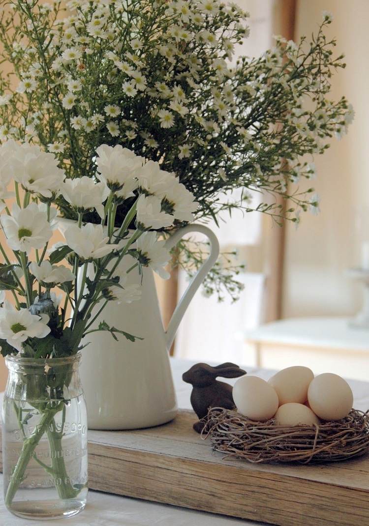 arrangement floral paques vase broc bouquet nid oeufs lapin
