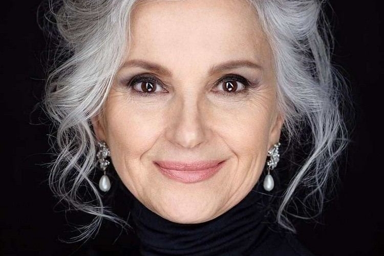 Coiffures cheveux gris femme en 20+ looks qui donnent envie