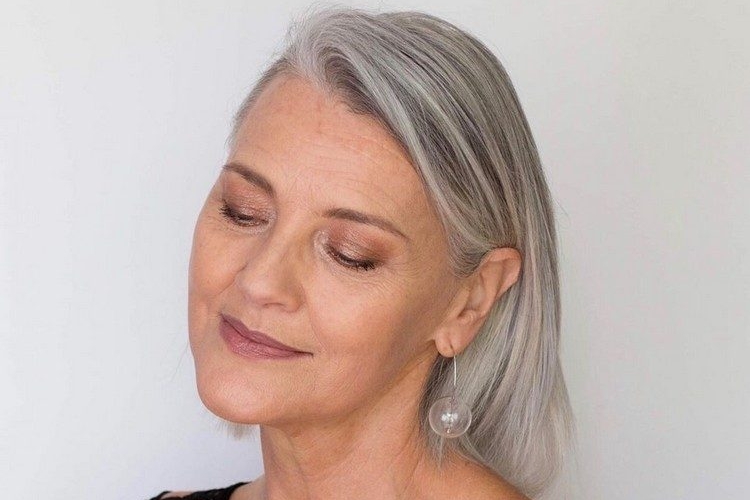 Coiffures cheveux gris femme en 20+ looks qui donnent envie