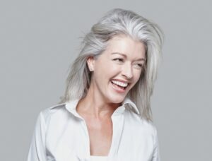 coloration cheveux femme 50 ans 60 ans coupe cheveux mi long