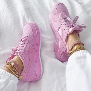 comment porter des baskets roses en printemps