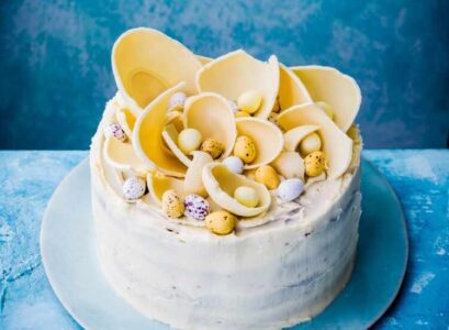 deco gateau paques oeufs chocolat blanc mini oeufs sucre multicolores