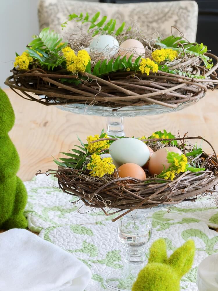 décoration de table printemps nid d'oiseau présentoir à gâteau