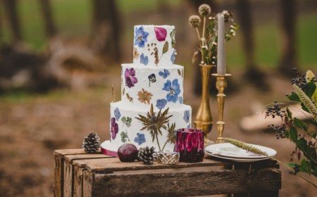 gateau mariage avec fleurs sechées wedding pressed flower cake