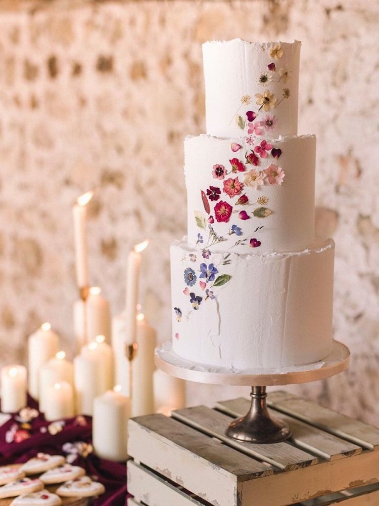 gateau mariage boho chic avec fleurs séchées presed flower cake