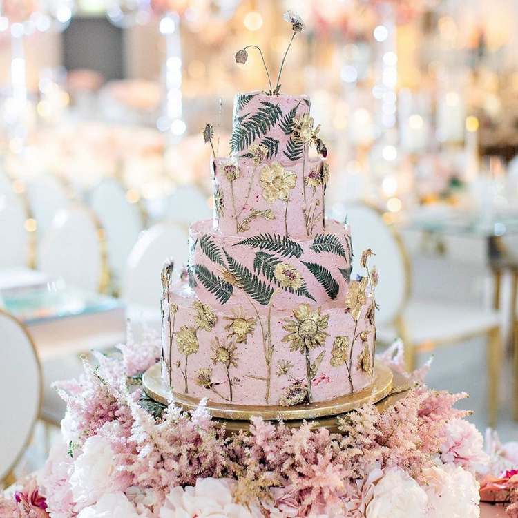 gâteau mariage bohème printemps pressed flower wedding cake en rose