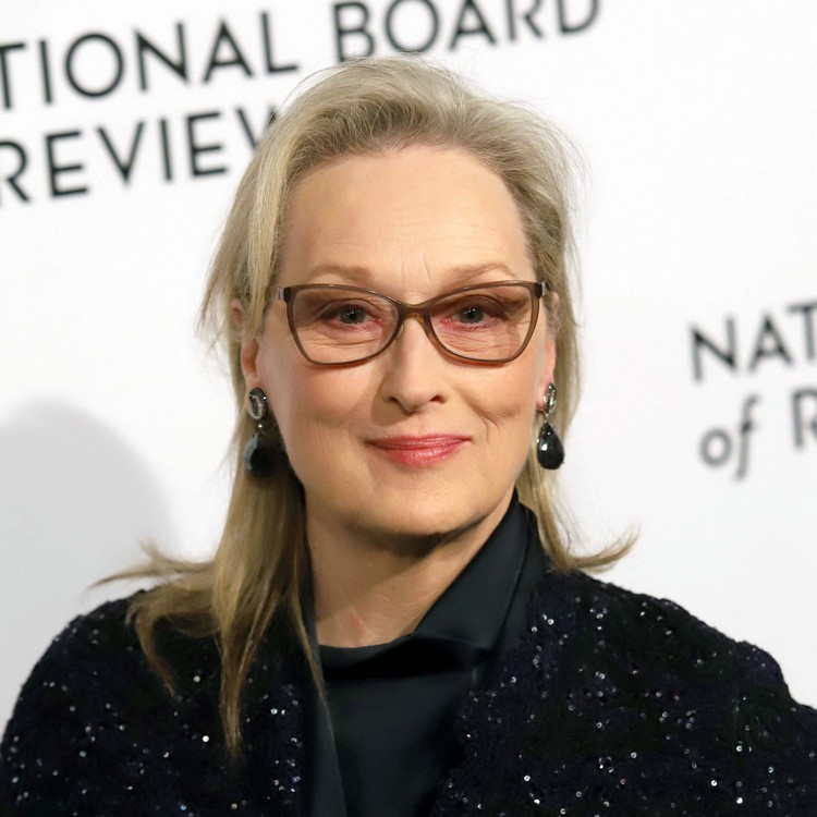 lunettes montures papillon beige cheveux blonds Meryl Streep