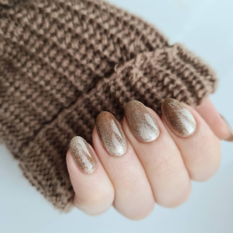 manucure velours beige tendance nail art velvet nails instagram