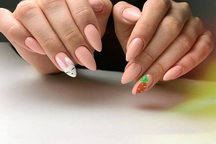 nail art paques lapin carotte ongles amande nude