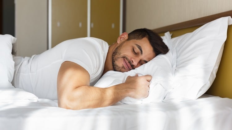 positions pour dormir quelle est la meilleure posture avantages inconvénients