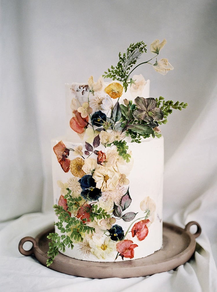 pressed flower wedding cake gateau de mariage champêtre fleurs sechées deco mariage table bohème