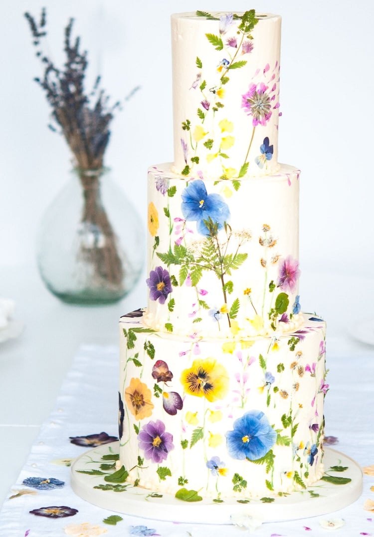 pressed flower wedding cakes gateau de mariage bohème avec fleurs sechées
