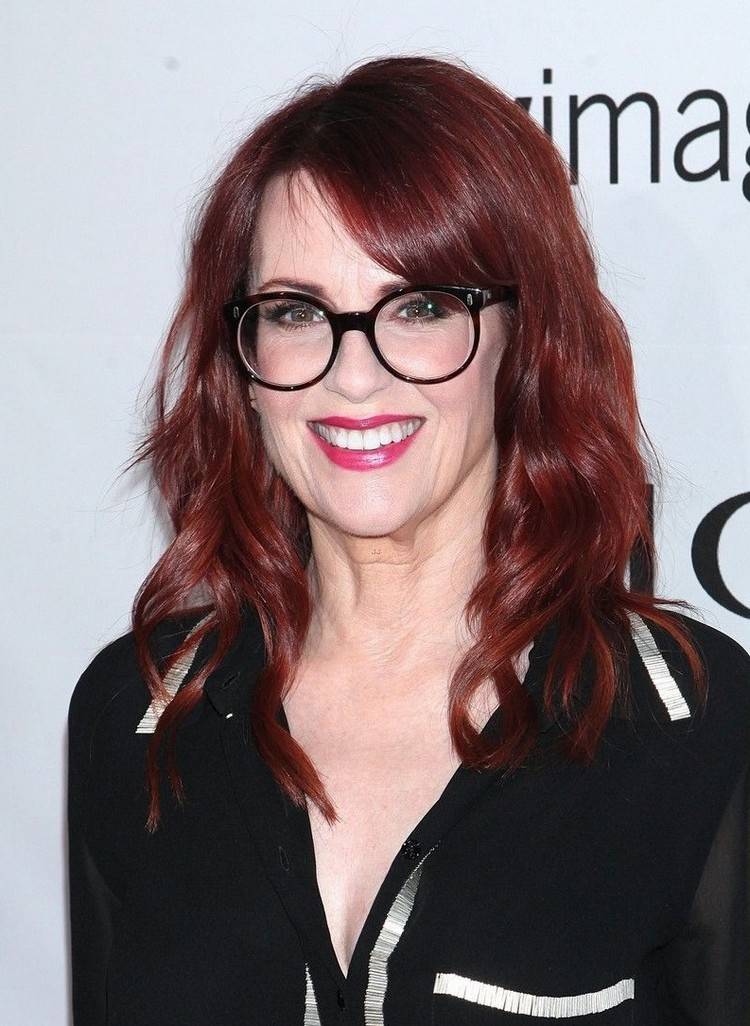 quelle coupe coiffure coloration choisir femme 50 ans avec lunettes