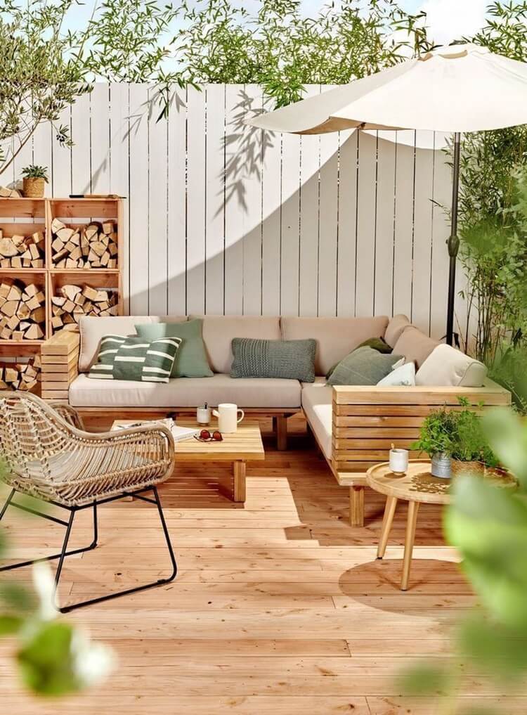 salon jardin bois moderne canape angle parasol arriere cour