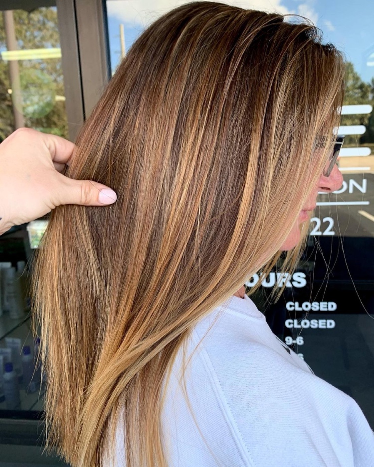 50 year old woman coloring technique with yaj highlights medium length honey blonde hair